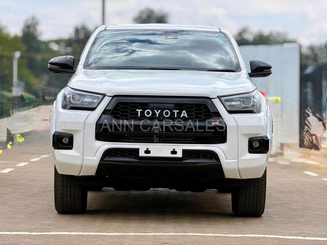 TOYOTA HILUX DOUBLE CABIN GR SPORT