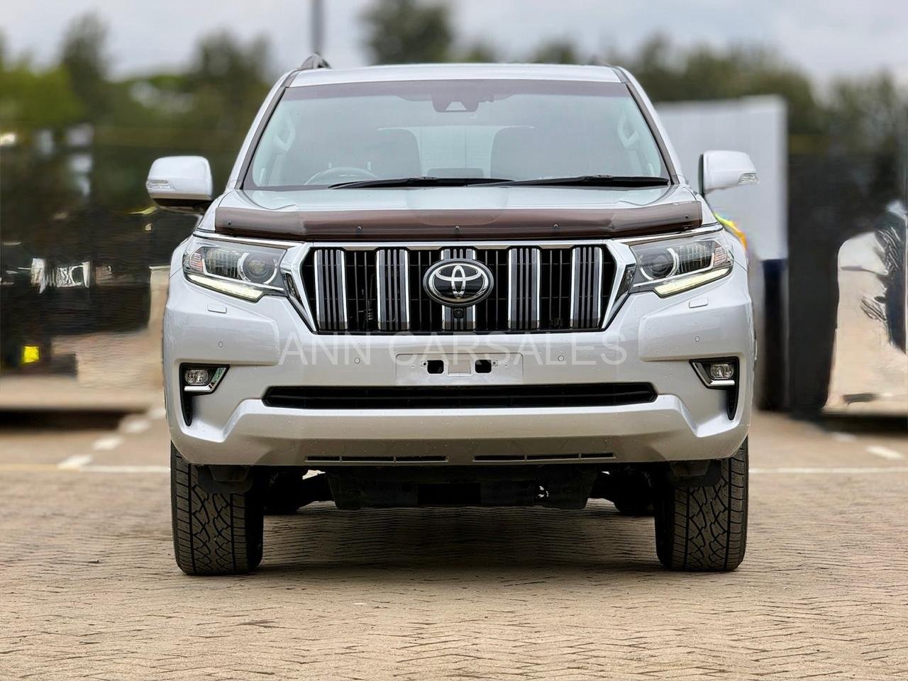 TOYOTA LANDCRUISER PRADO KAKADU